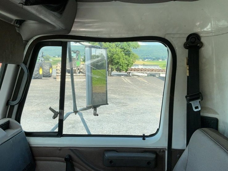 #360-•-1997-international-navistar-box-truck-image-27