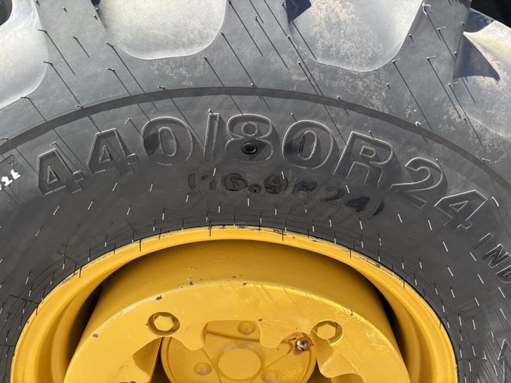 2020-deere-210l-image-36