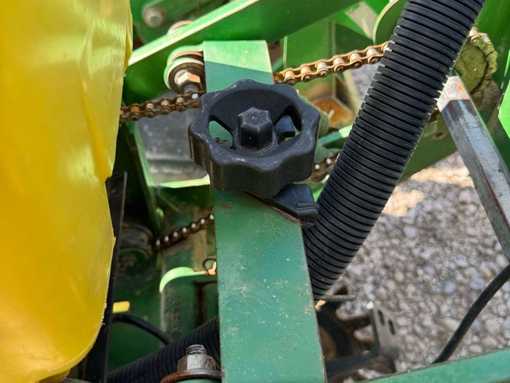 john-deere-7200-image-46