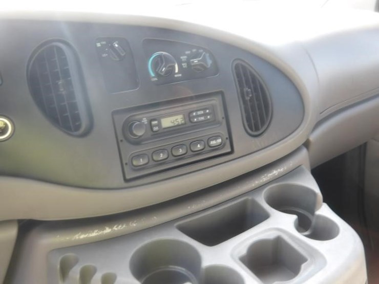 2000-ford-e350-image-18