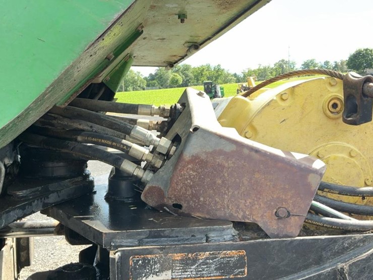 2012-deere-848h-image-53