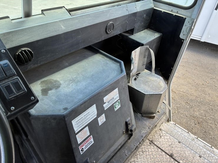 2001-workhorse-p42-image-24