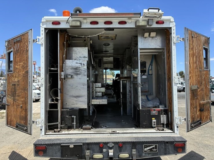 2002-workhorse-p42-image-12