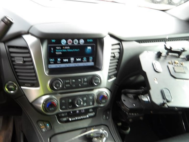 2018-chevrolet-suburban-image-21