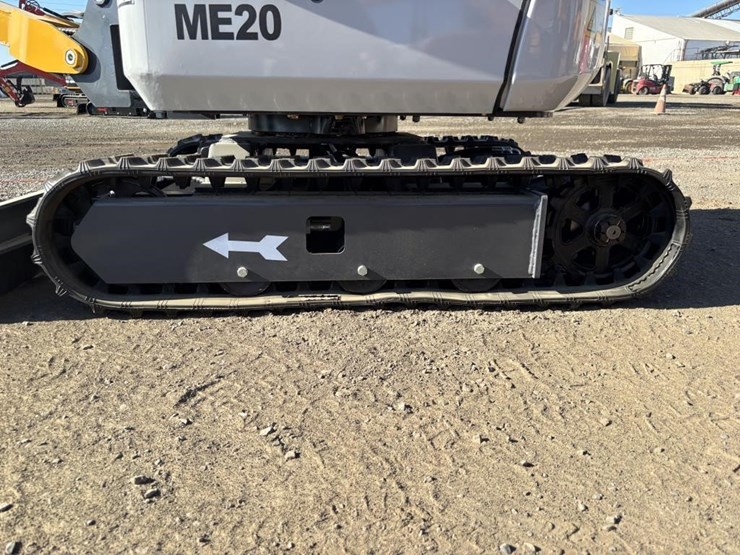 2026-me20-hydraulic-excavator-image-13