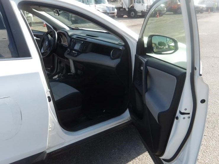 2018-toyota-rav4-image-12