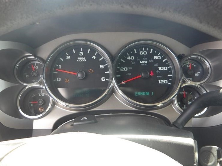 2013-chevrolet-silverado-2500-image-18