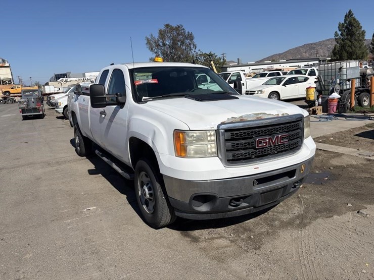 2012-gmc-sierra-2500hd-image-2