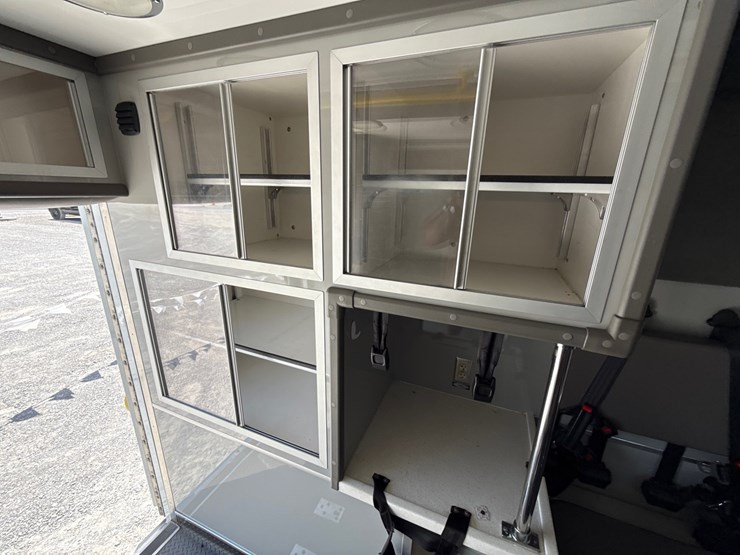 2014-chevrolet-silverado-3500hd-lt-image-30