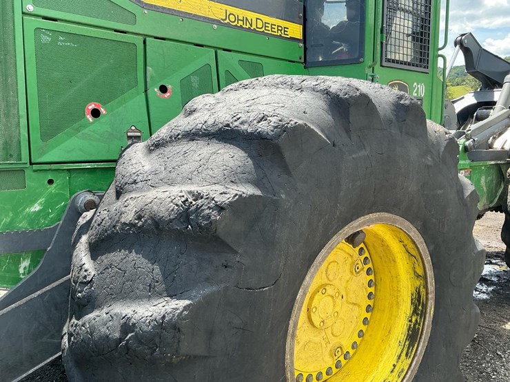 2019-deere-848l-image-70