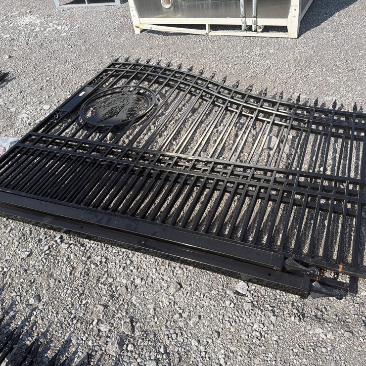 #89 • 16’ BI PARTING ENTRY GATE