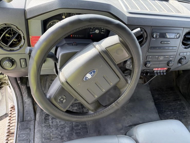2011-ford-f550-image-17