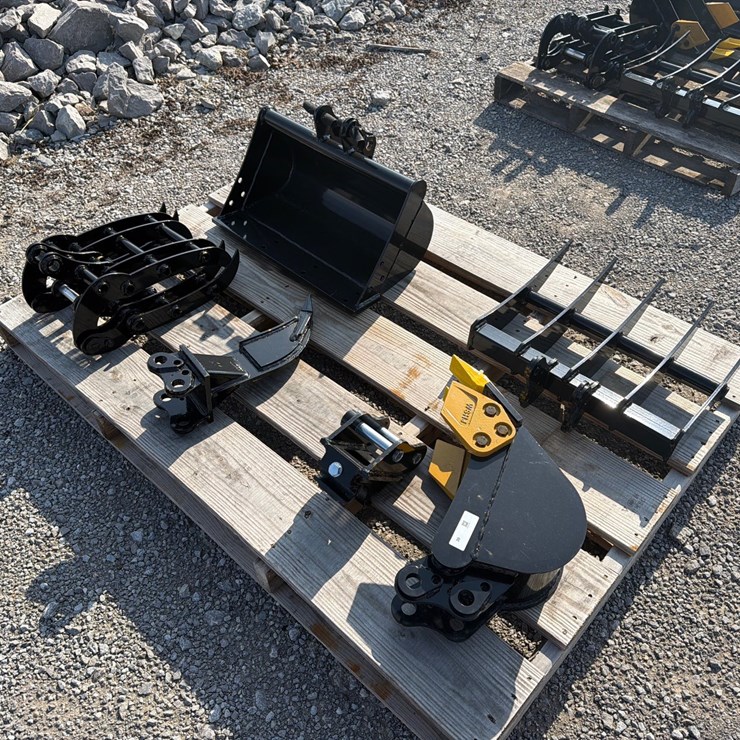 #30 • LOT OF MISC MINI EXCAVATOR ATTACHMENTS