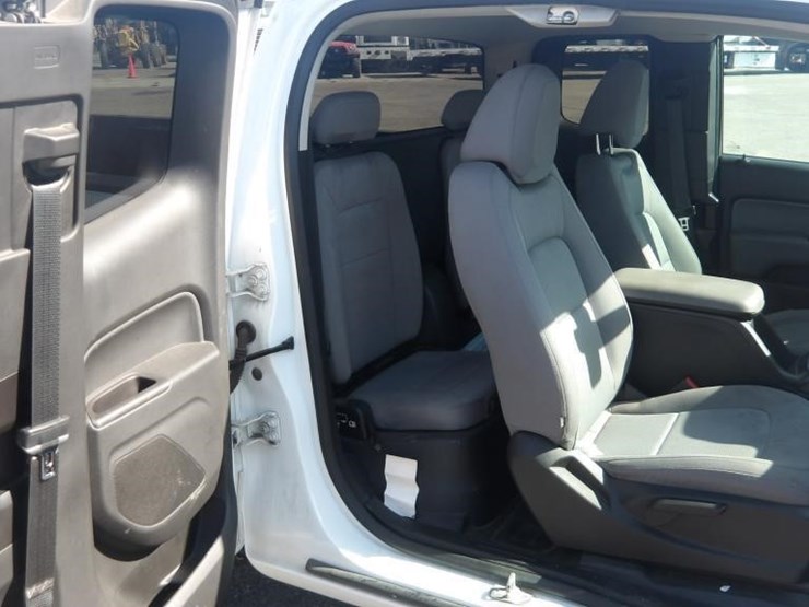 2016-gmc-canyon-image-12