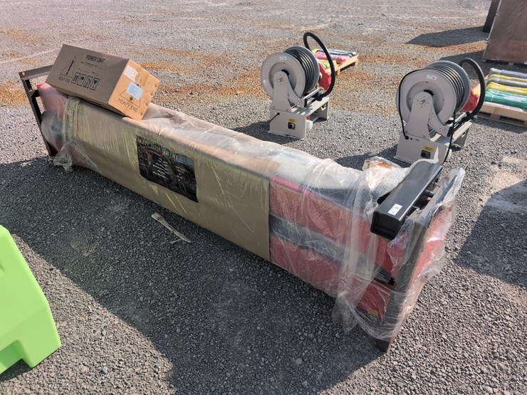 #48-•-heavy-duty-car-lift-image-2