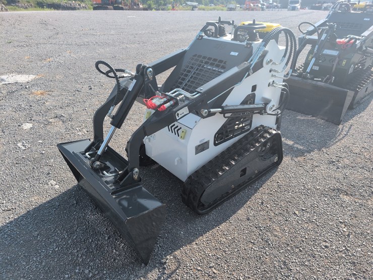 #42-•-new-zjg-zj-380-mini-skid-loader-image-1