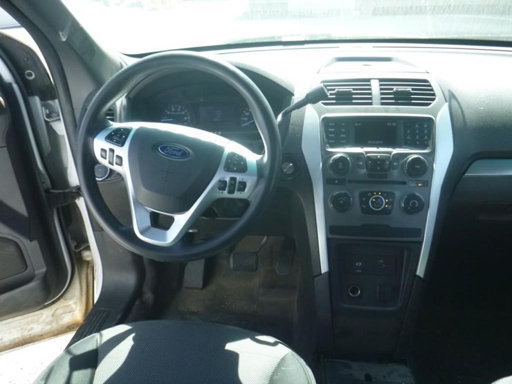 2015-ford-explorer-image-9