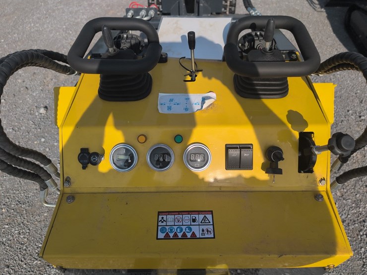 #43-•-new-zjg-zj-380-mini-skid-loader-image-5
