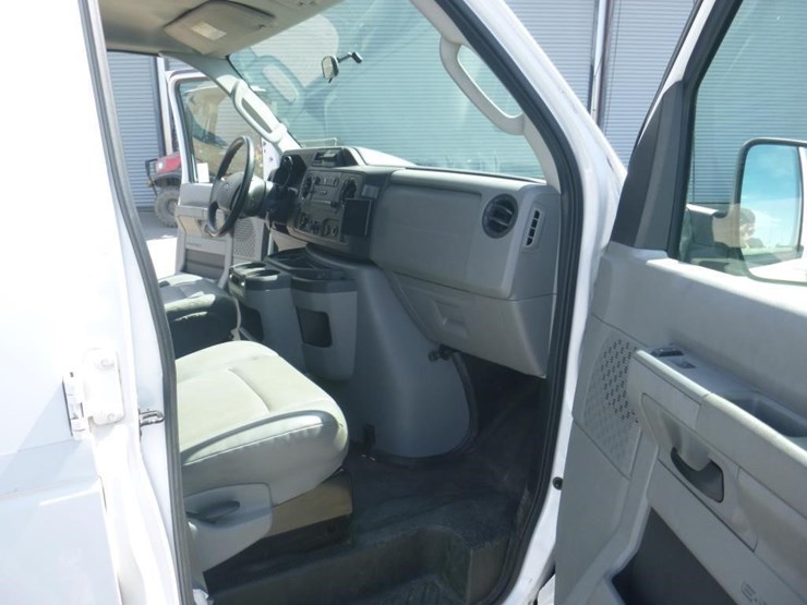 2012-ford-cargo-image-6