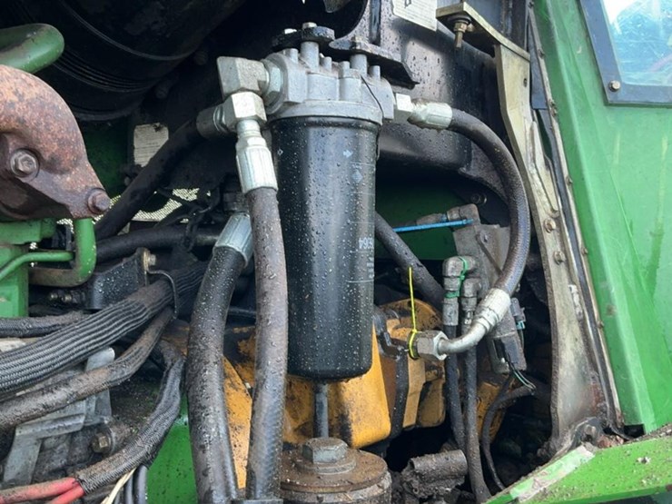 2012-deere-848h-image-11