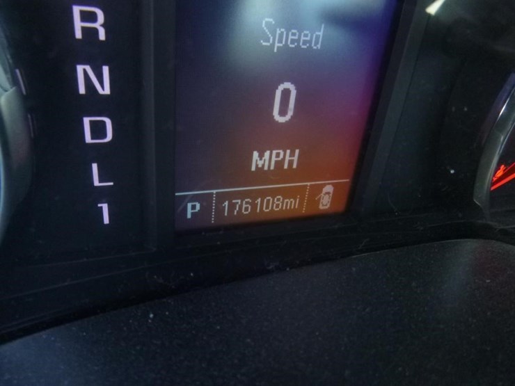 2017-chevrolet-2500hd-image-14
