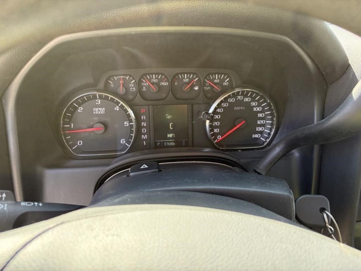 2015-chevrolet-silverado-2500-image-16