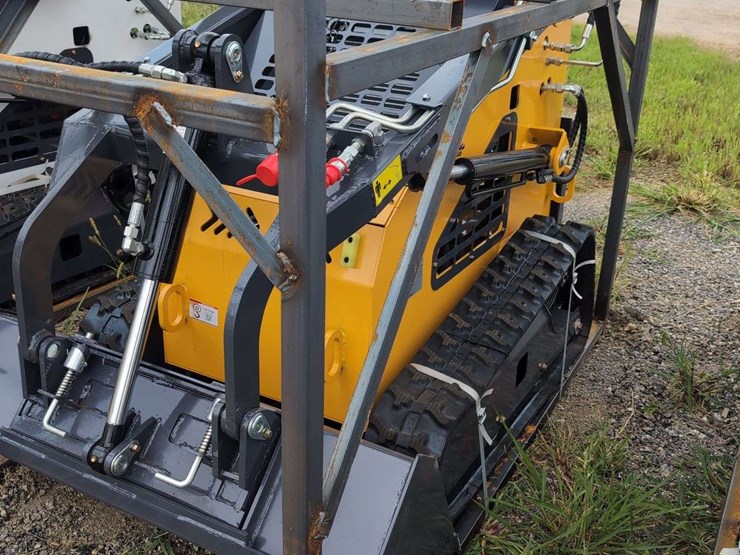 zjg-mini-skid-steer-loader-zj-380-(yellow)---15hp---hand-control-area-damaged-please-review-photos-image-5