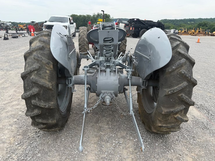 #4-•-1939-henry-ferguson-t020-farm-tractor-image-5