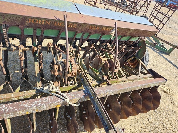 john-deere-8-image-17