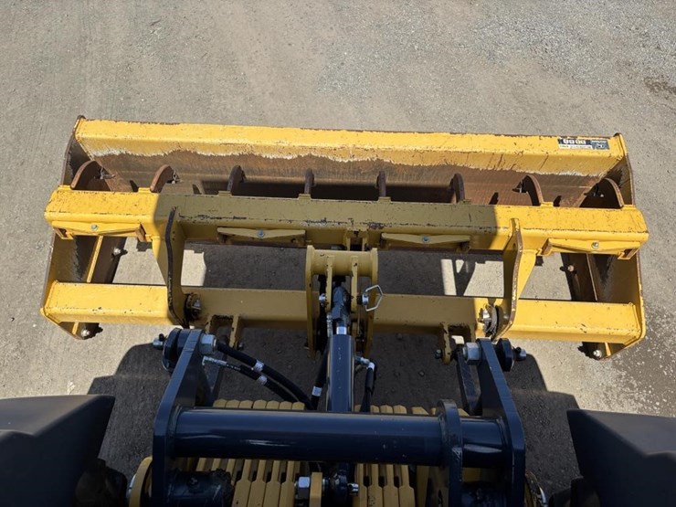 2020-deere-210l-image-51