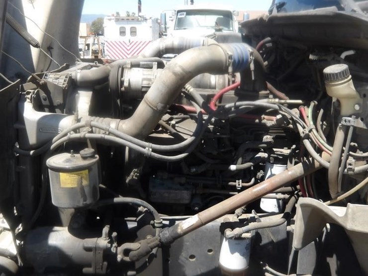 2002-freightliner-fl80-image-8