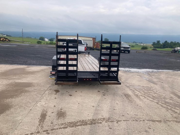 #401-•-2020-fox-trail-equipment-trailer-image-3