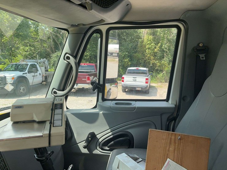 2006-international-durastar-4400-image-35