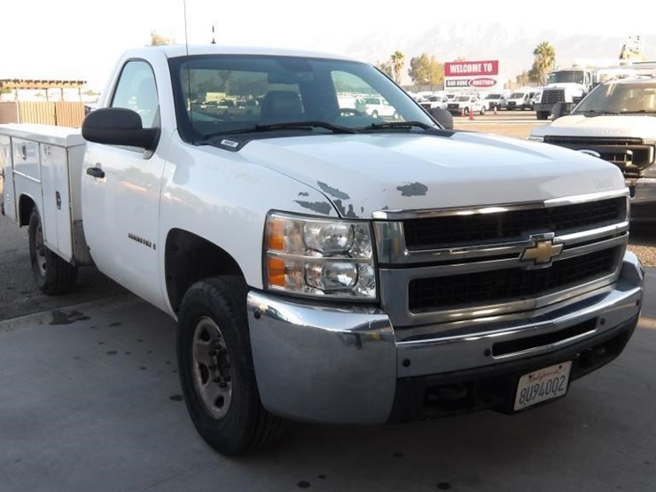 2009-chevrolet-silverado-2500-image-2