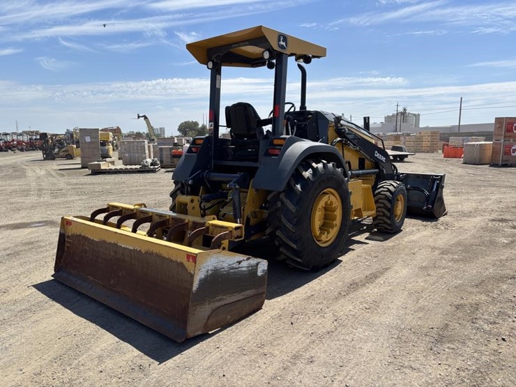 2020-deere-210l-image-3