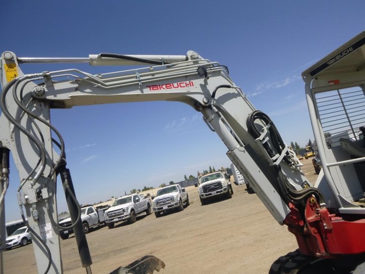 2024-takeuchi-tb257fr-image-28
