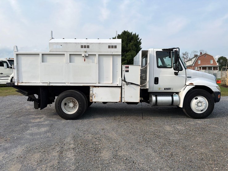2013-international-4300m7-chipper-truck-image-6