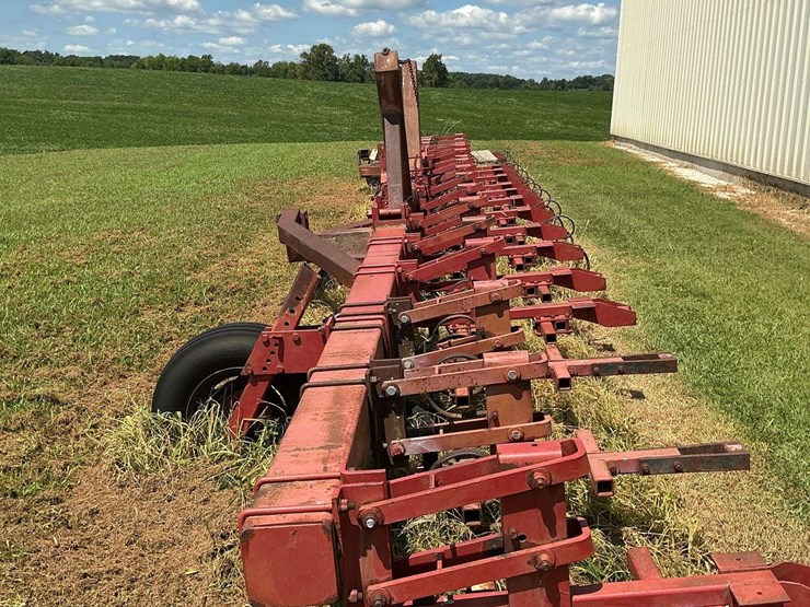 16-row-rowcrop-cultivator-image-1