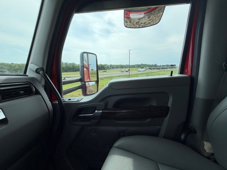 2016-kenworth-t880-image-18