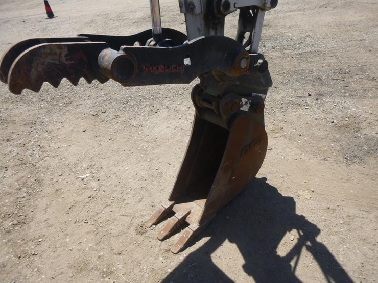 2024-takeuchi-tb257fr-image-25