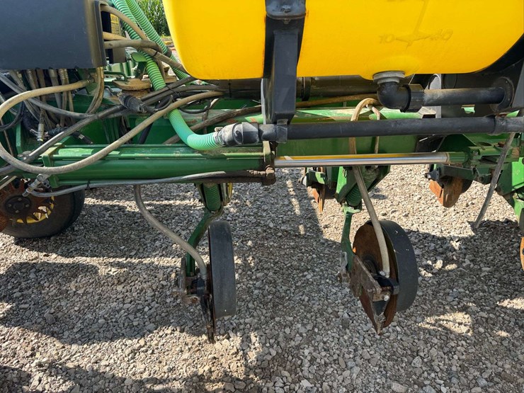 john-deere-7200-image-37