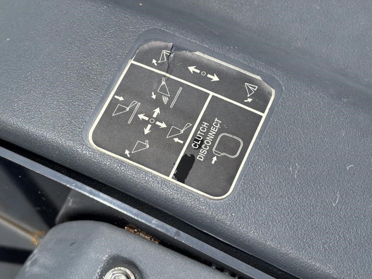 2020-deere-210l-image-47