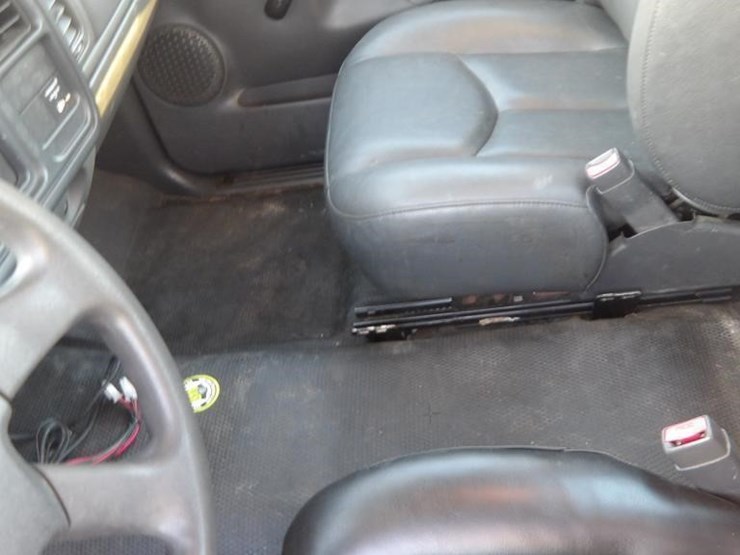 2005-chevrolet-silverado-2500-image-17
