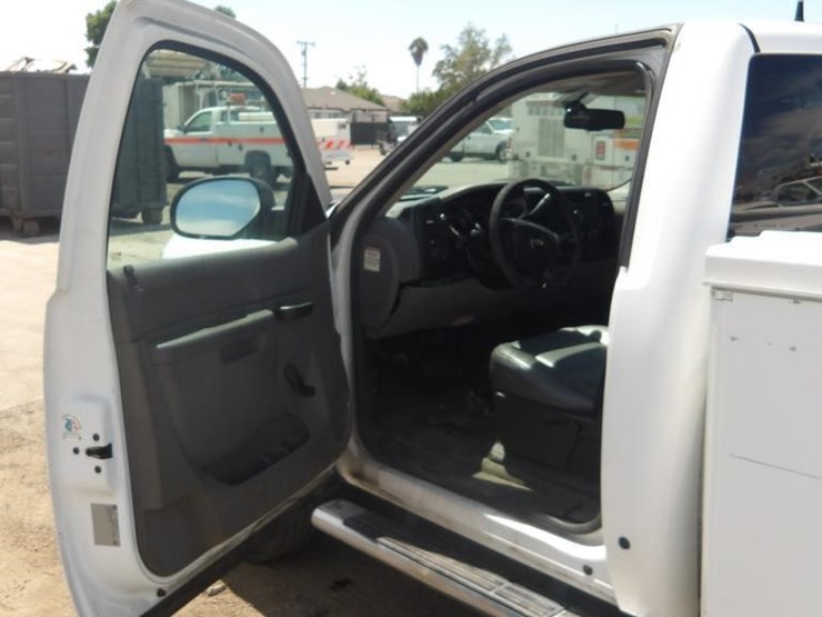 2013-chevrolet-silverado-2500-image-13