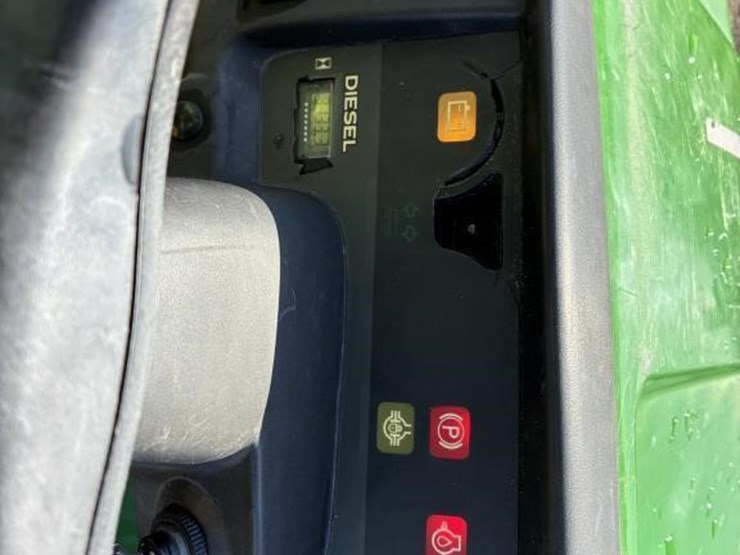 2019-john-deere-gator-image-19