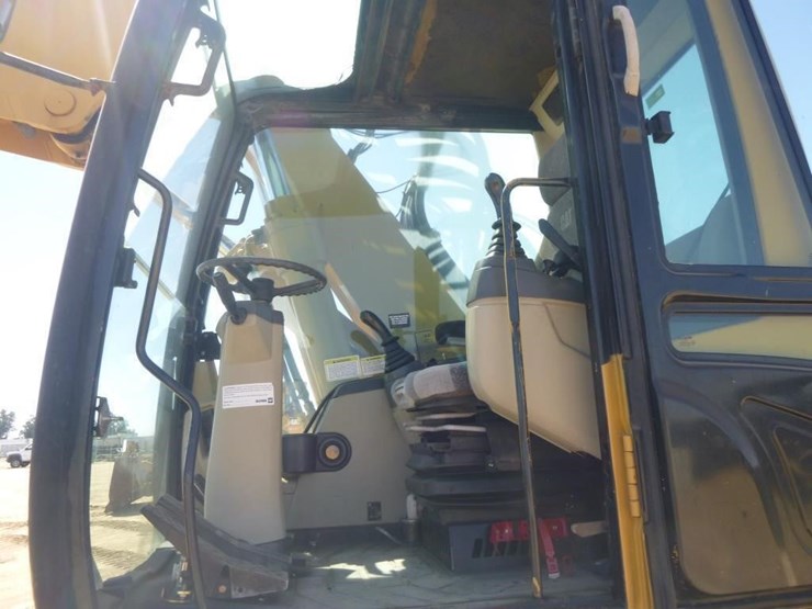 2005-caterpillar-m318c-image-10