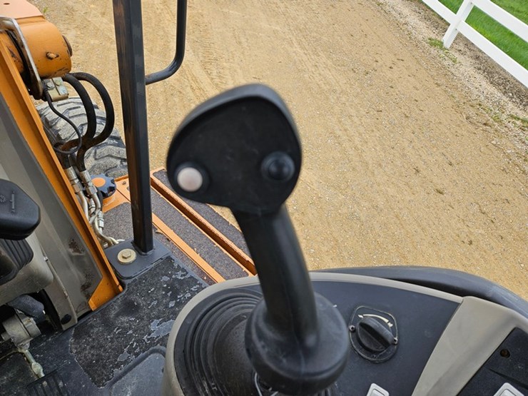 #27-•-case-570d-tractor/loader/scraper-image-31