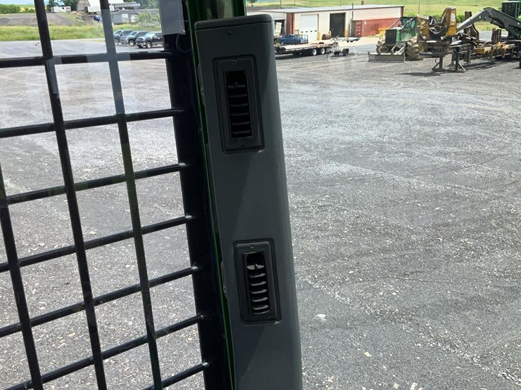 2015-deere-437d-image-27