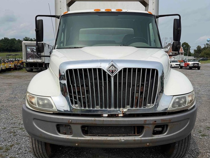 2009-international-durastar-4300-image-2