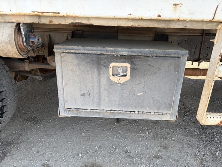 2011-ford-f550-image-13
